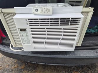 6050 BTU AIR CONDITIONER.  ( 30 DAY WARRANTY  )