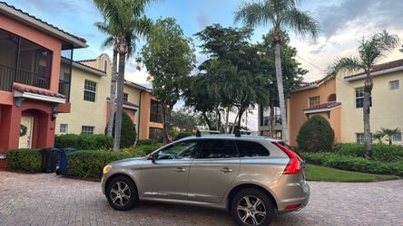 2015 Volvo X60 4 door T6