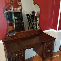 Two Piece Dresser And Mirror Set Vintage