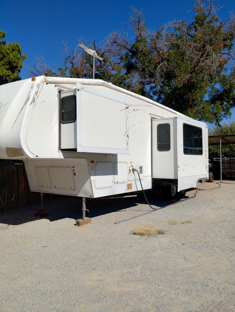 2009 36 Keystone Raptor Toy hauler 