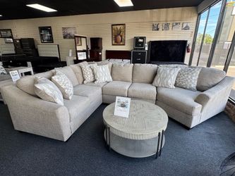 3PC Sectional. 🚚WE DELIVER🚚