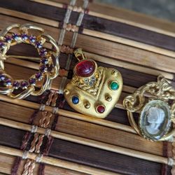 3 Vintage Accessories.