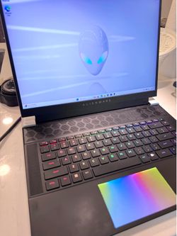 4090 Gaming Laptop — Alienware / Intel i9-13900HX / RTX 4090 / 32GB DDR5 / 2TB SSD / 2K 240Hz