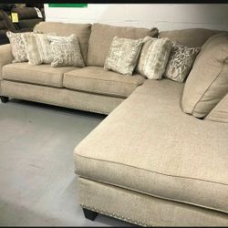 Dovemont Putty LAF Sectional / Couch 1009