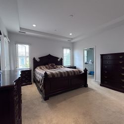 Broyhill Hardwood Bedroom Set 