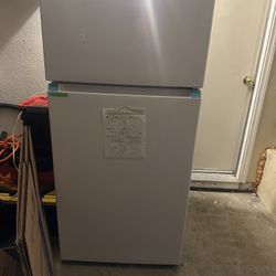 Brand New Kenmore Refrigerator Never Used 