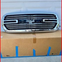 🔥 2014–2019 RAM 1500 OEM Chrome Grille - Cheap Upgrade! 🔥Price: $60 (Priced to sell!)