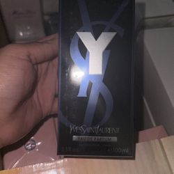 YvesSaintLaurent
