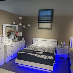 Queen Bed, Dresser, Mirror And Nightstand 