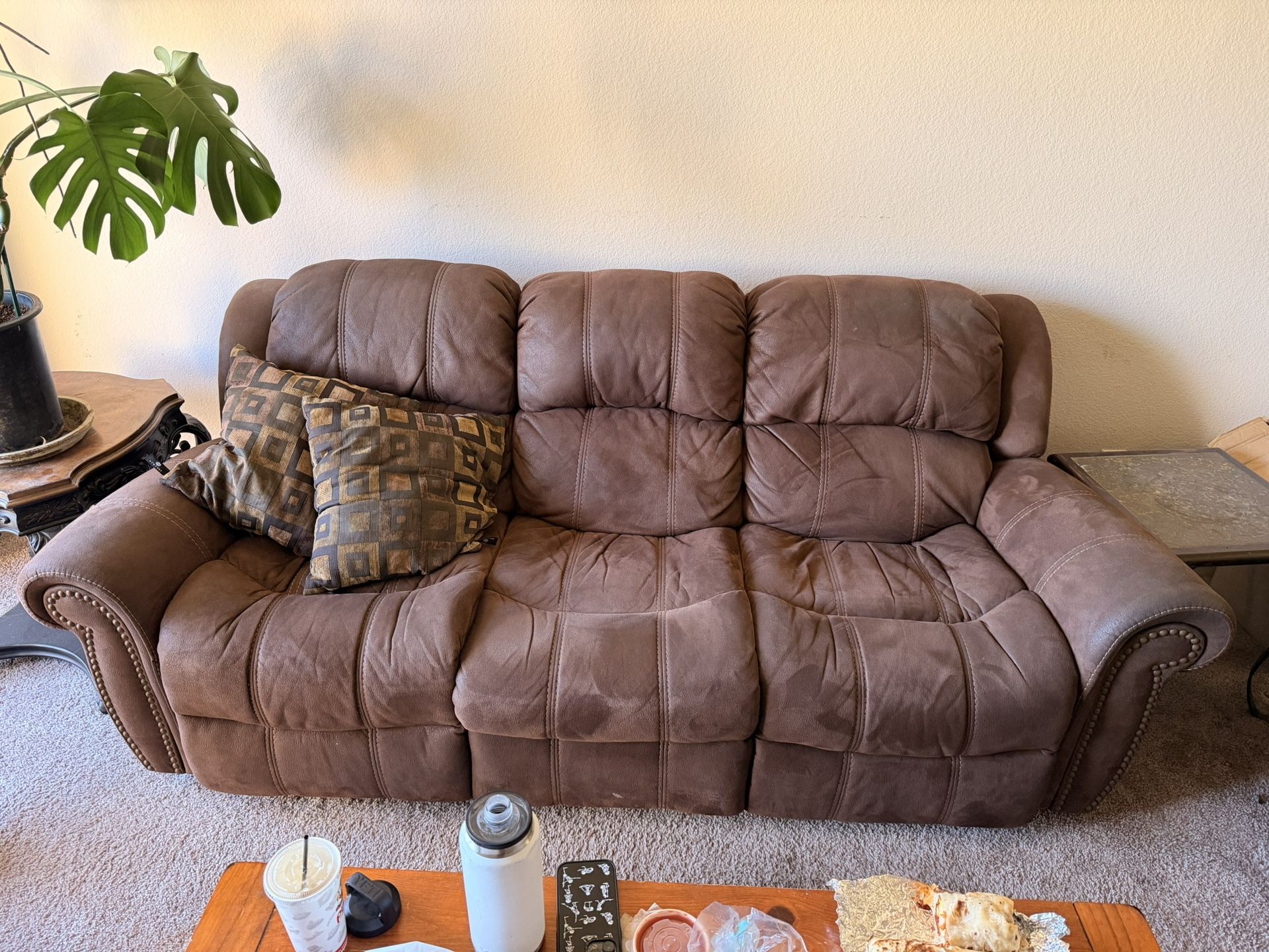 Beautiful 3 Piece Living Room Set 