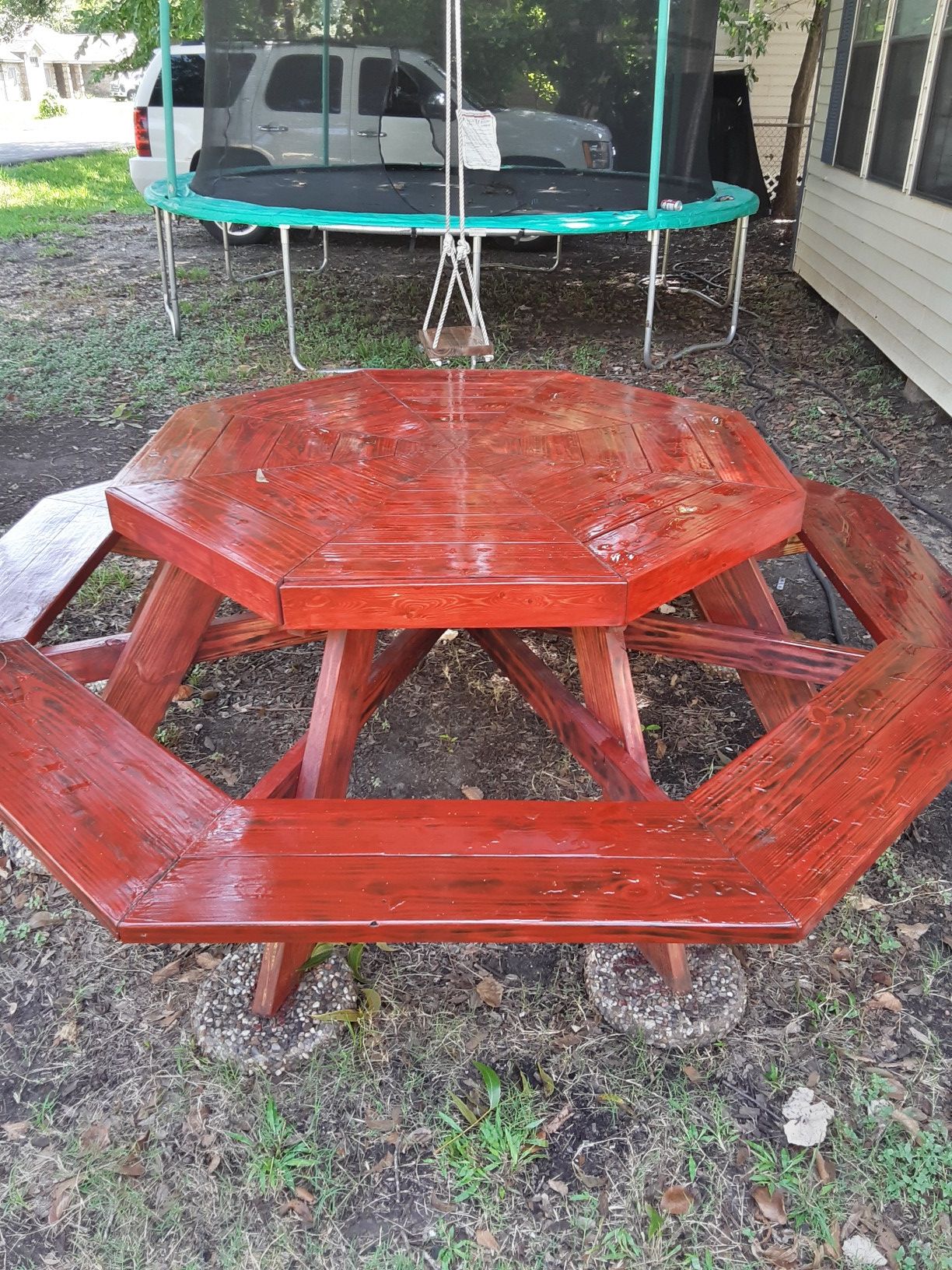 Octagon picnic table