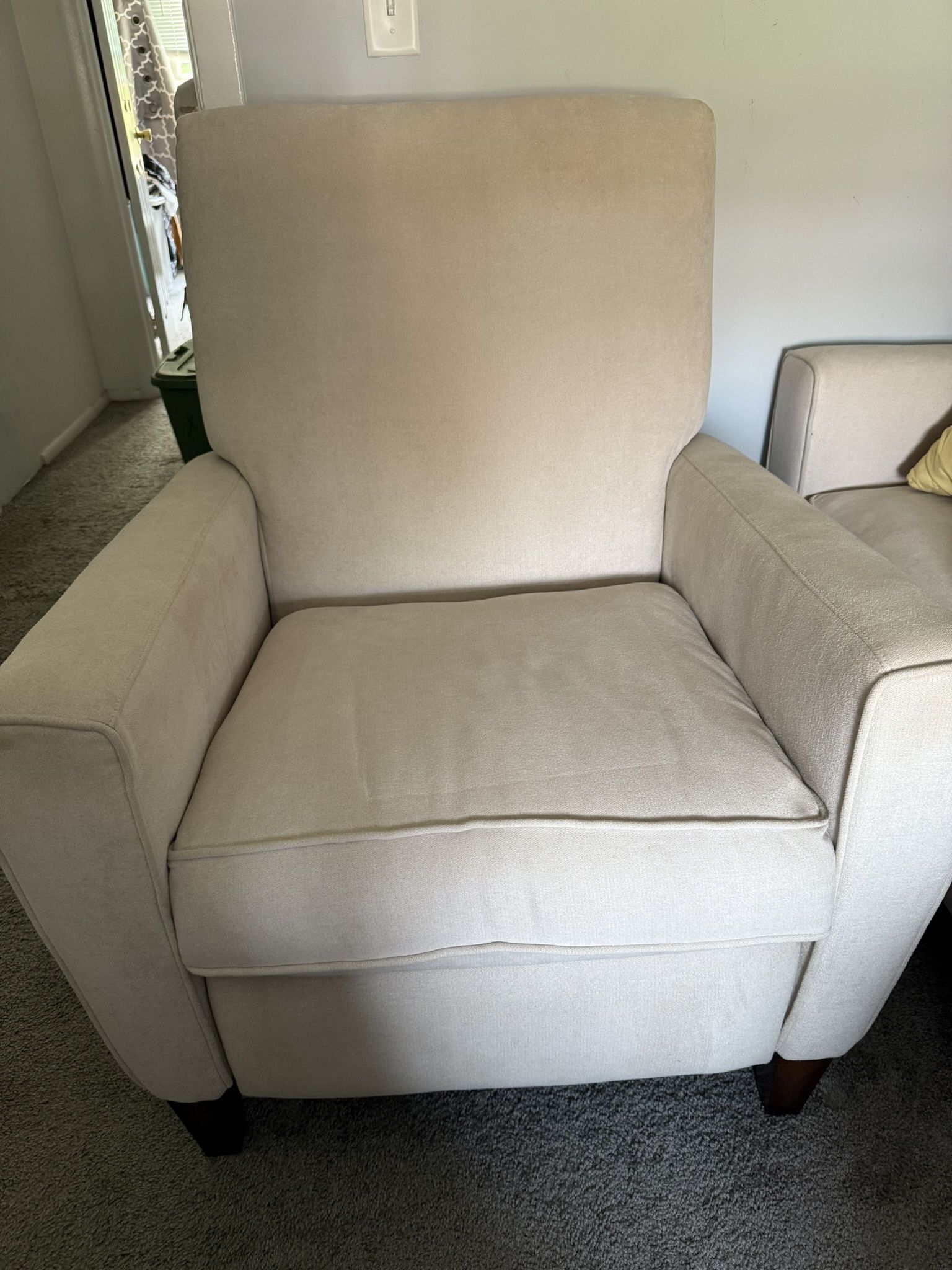 *Brand new *Lounging Chair 