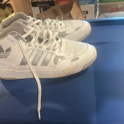 Men’s Size 9 Adidas Sneakers