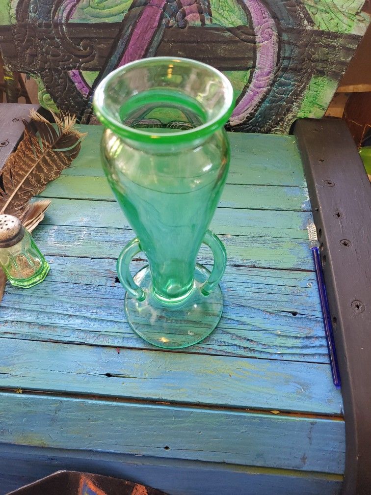 Radioactive 'Vaseline' Glass Vase Black Light Reactive