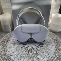 White AirPods Max  (1st Gen)