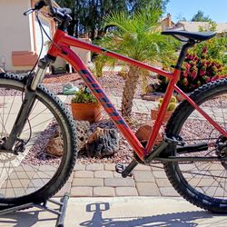 29 inch Giant Talon 3 mountain bike 2025