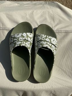 Oofos slides. Women’s 10. Excellent condition.