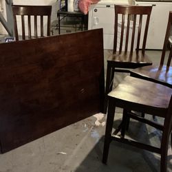 Dining room Table 4 Chairs 