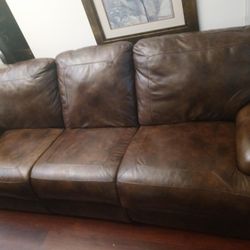 Beautiful Real Leather Reclining Sofa In Good Condition