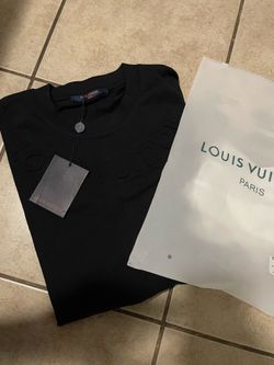 Fits XL Men’s New Embossed Shirt $80 FIRM NO TRADES