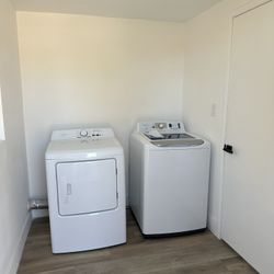 Electric Washer And Dryer Like New 