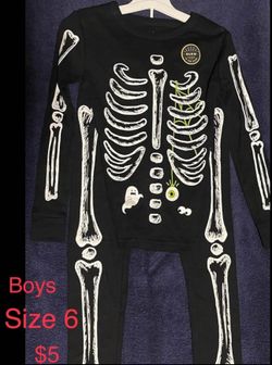 Boys Sz - 6 Skeleton Top/bottom