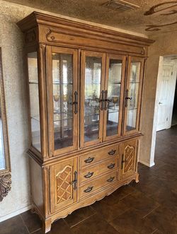 Large Beautiful Elegant China Hutch By Jaclyn Smith 
