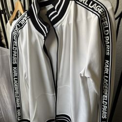 Karl Lagerfield Outfit