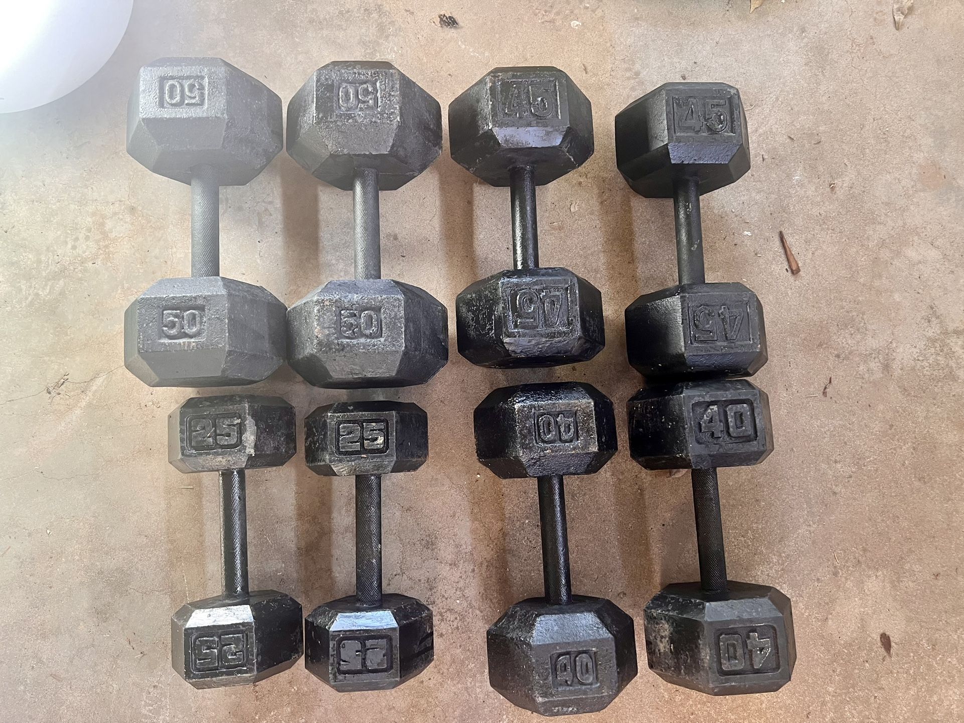 Hex Dumbbell Set β 25 lb to 50 lb Pairs. 320lbs