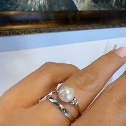 14K Yellow Gold Pearl And Diamonds Ring