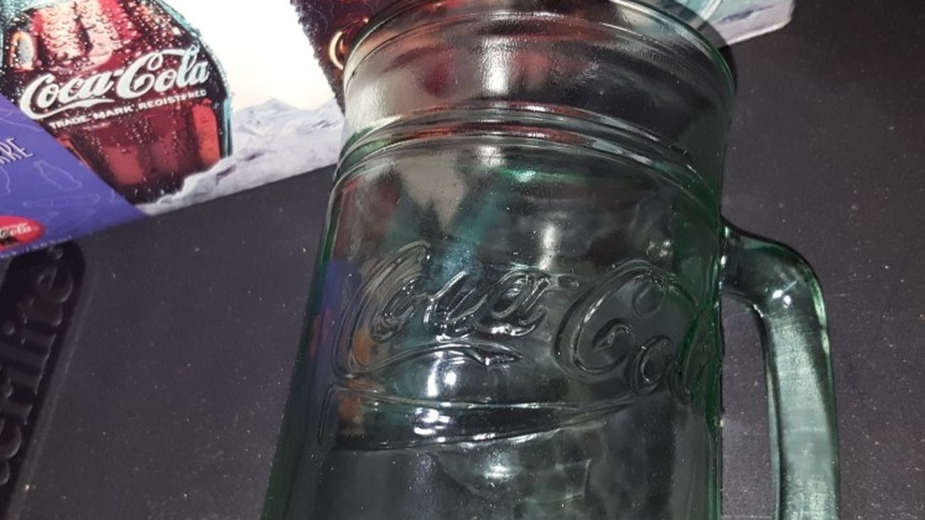 Never Usef Collector Set Of 4 Coca Cola Mugs