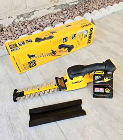 DeWALT 20V 8in Hedge Trimmer