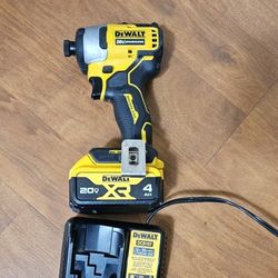 DEWALT ATOMIC 20V MAX 1/4 in.Impact Driver Kit