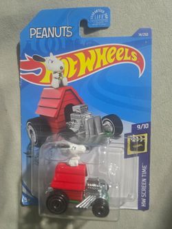 Hot Wheels Peanuts Snoopy Die-Cast Car