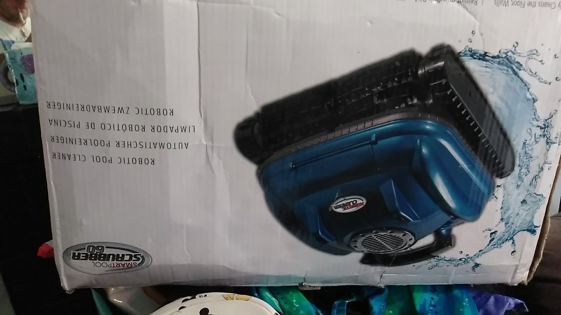 Smart pool scrubber 60
