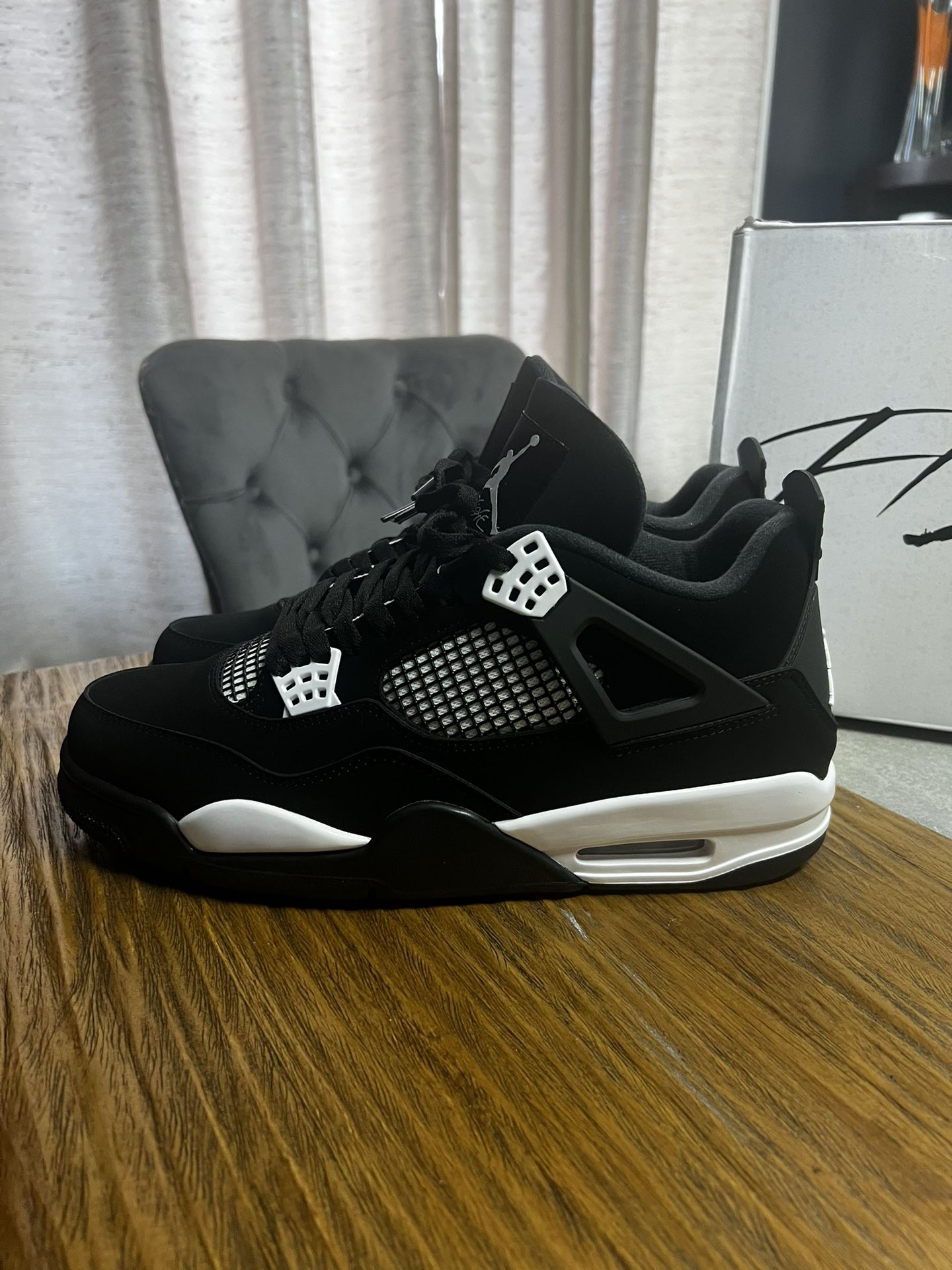 Jordan 4 “White Thunder” Size 11