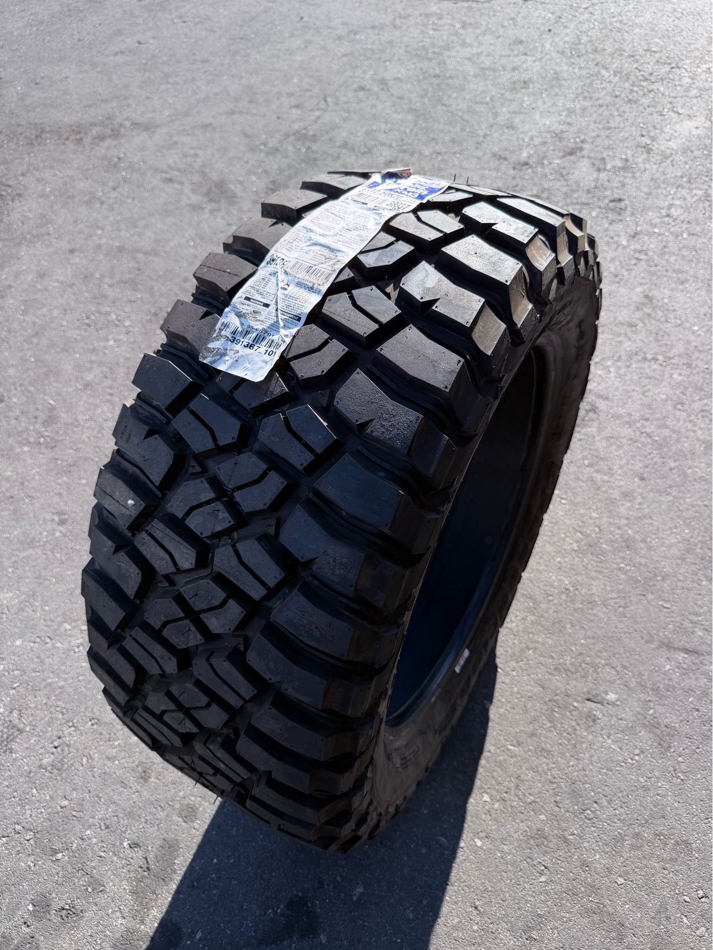 (1) 33x12.50R20 BFGoodrich Mud Terrain KM3
