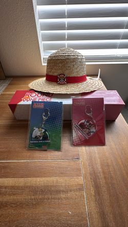 One piece x Round 1 Playmat, pins, exclusive hat