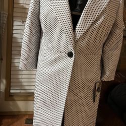 Women's stylish new coat. Size 20 W.