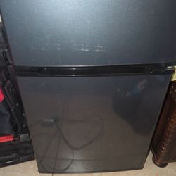 Mini Fridge Working In Used Condition 