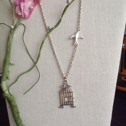 Adorable "Free Bird" Necklace, 18", silvertone