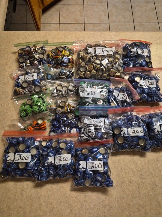 2832 Assorted Bottle Caps