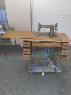 Antique Singer Footpedal sewing machine