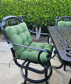 Good Quality high dining set with 4 Barstools chairs /outdoor Furniture/Cash Only