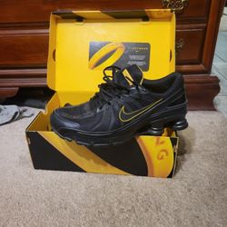 Nike Livestrong men's sz12