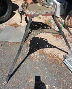 Portable TriStand Chain Vise with Integral Folding Legs, & Tool Tray