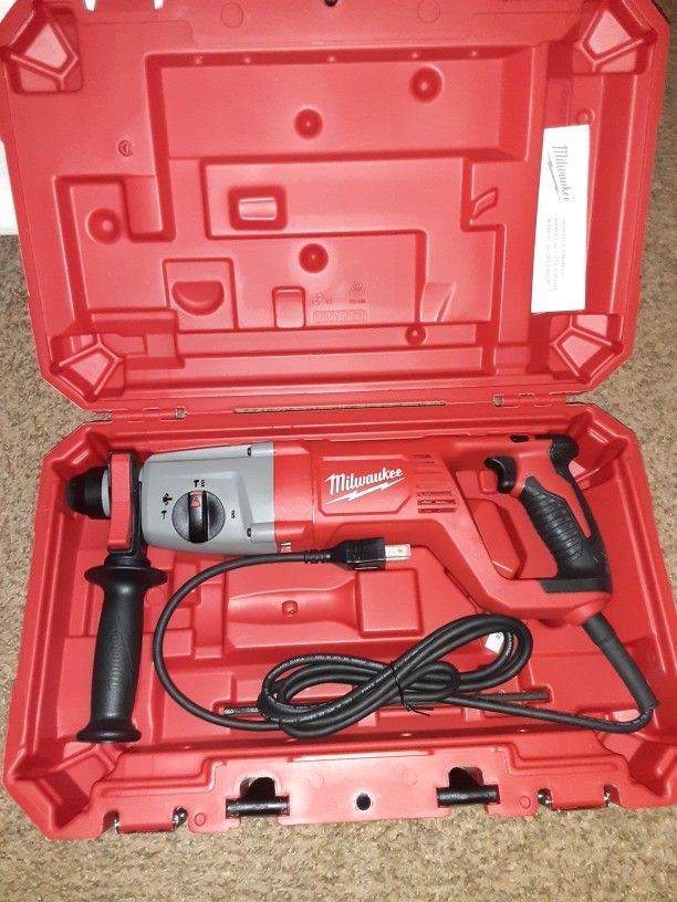 Milwaukee 1" (25mm) SDS Plus Rotary Hammer Kit