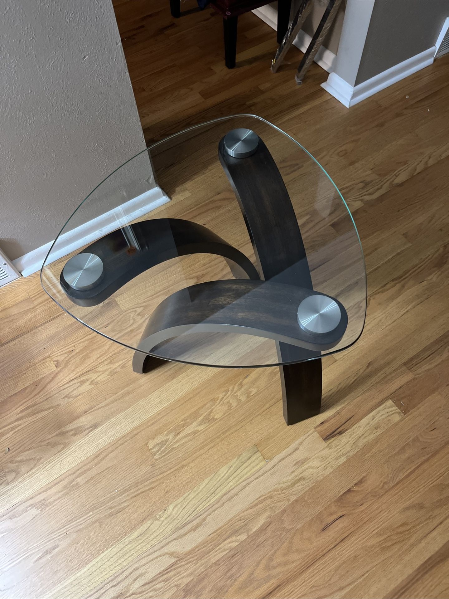 End Table  - Like New Condition!!