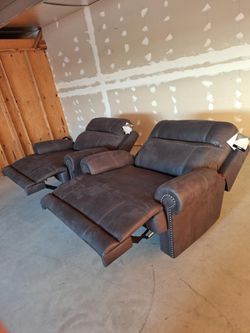 Recliner's Two Bigger Recliner's $800 FIRM Decorator's
