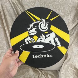 ONE technics dj turntable slipmat 12” alien w/ headphones